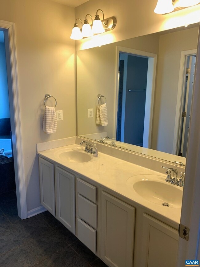 Building Photo - 7136 Venable Rd