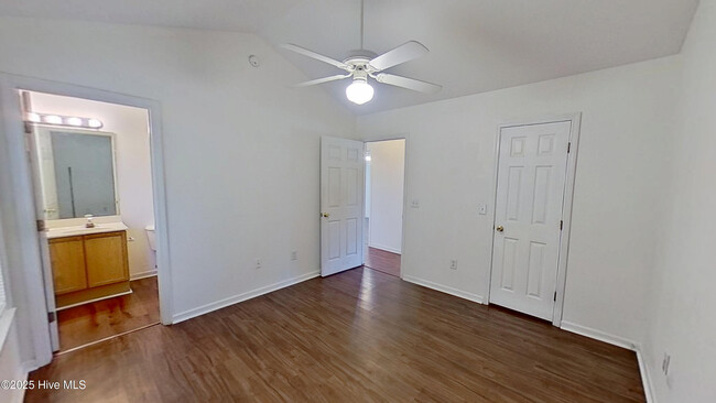 Building Photo - 4252 Sunglow Dr