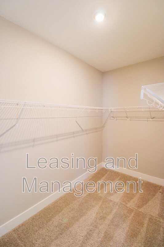 Building Photo - 286 Great Lawn Dr