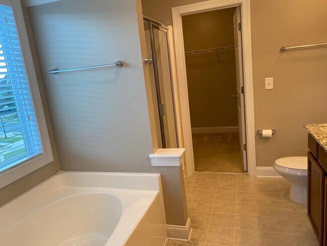 Building Photo - newly updated SFH with no carpet