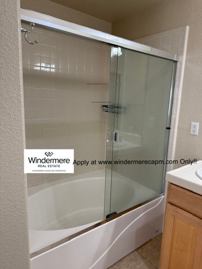 Building Photo - Gorgeous Turn Key Corner Condo In The Heart Of Natomas!