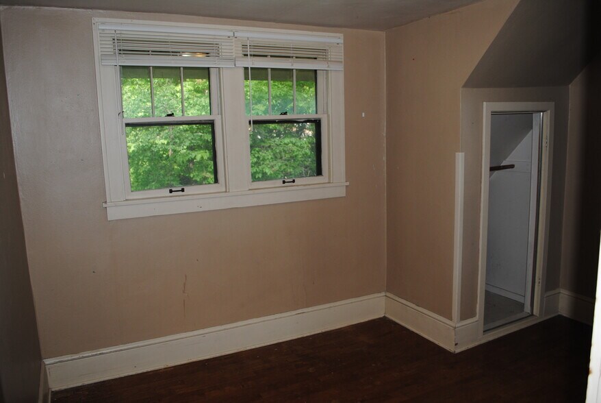 Building Photo - 622 2nd Ave