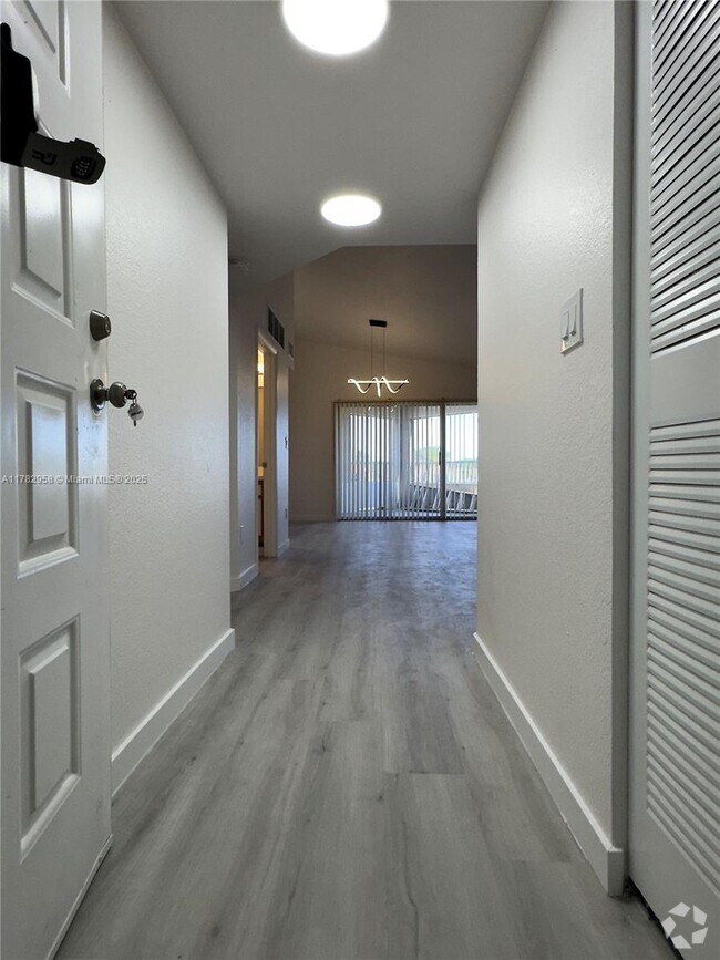 Building Photo - 2880 N Oakland Forest Dr