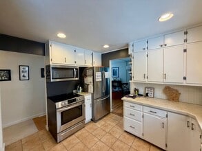 Building Photo - 3 Bed 1.5 Bath Single Family Home in Scholfield