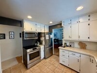 Building Photo - 3 Bed 1.5 Bath Single Family Home in Scholfield