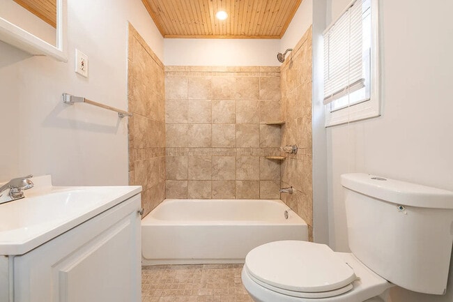 Building Photo - 951 N 6th St