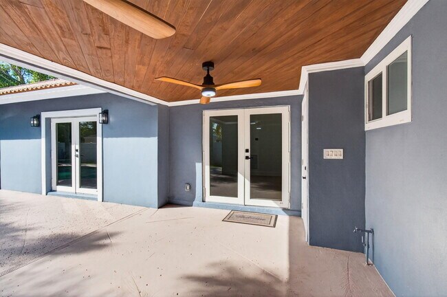 Building Photo - 360 SW 2nd St