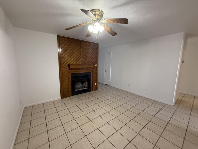Building Photo - 205 Jason Dr