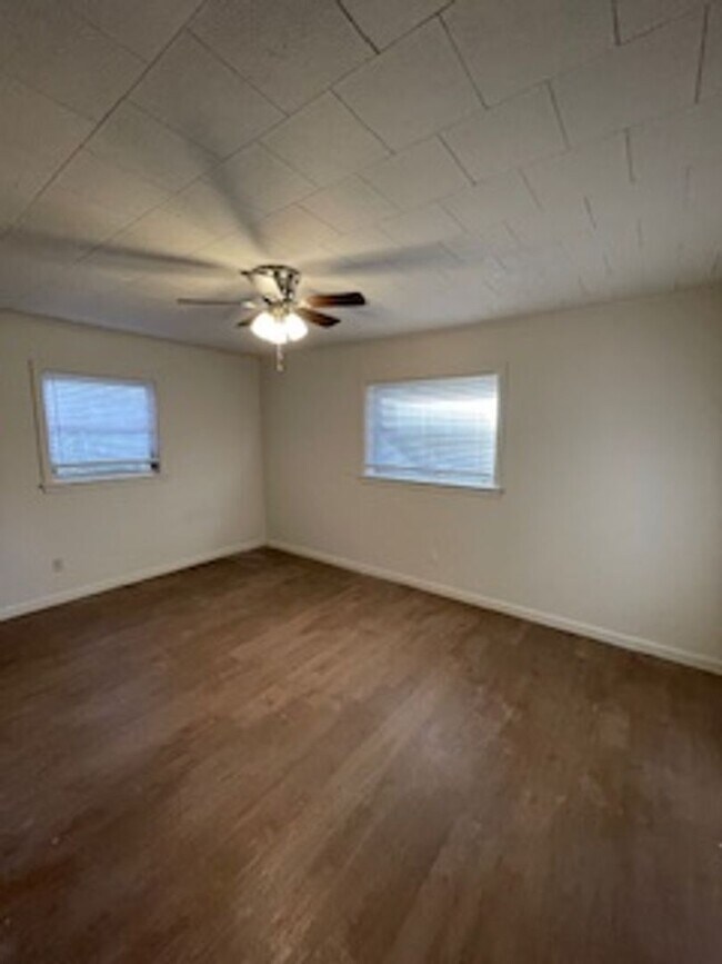 Building Photo - 2053 Belle Vue Way
