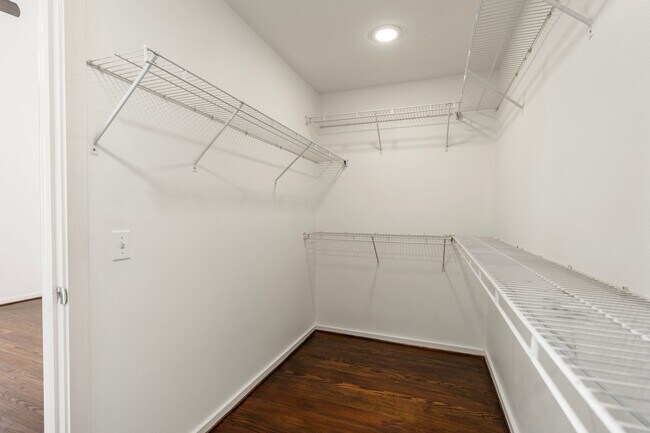Building Photo - 349 Sydnor St