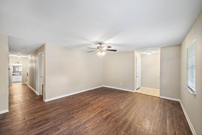 Building Photo - Lovely 3 Bedroom 2 Bath Duplex Home with Totally Private Backyard with Nice Wooden Privacy Fence!!