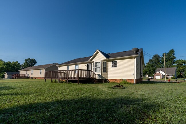 Building Photo - 102 Brandi Ct