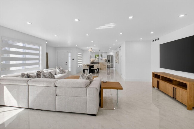 Building Photo - 15322 Strathearn Dr