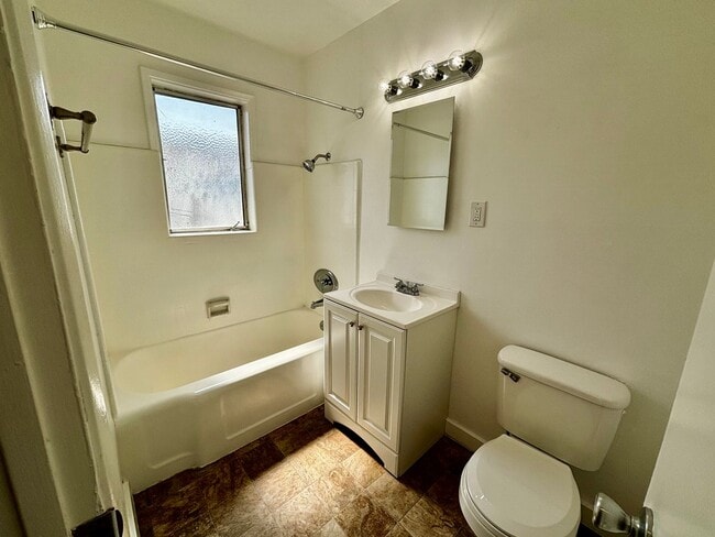 Building Photo - 1 Bed/1 Bath Pacific Beach