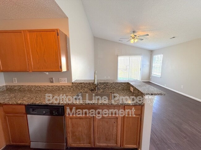 Building Photo - 11822 Stewarts Crossing Dr