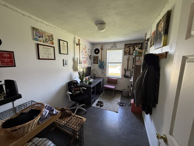 Building Photo - 160 Westview Ln