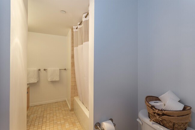 Building Photo - 689 Marin Blvd