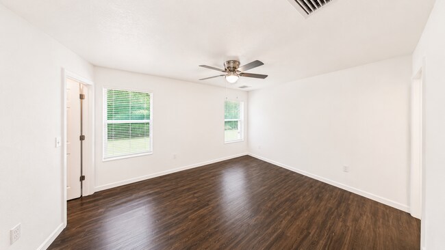 Building Photo - Charming 3 Bedroom, 2 Bathroom Home for Rent in Summerfield, FL