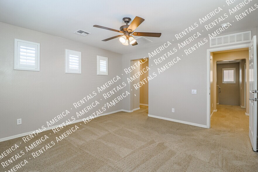 Building Photo - 3625 E Zachary Dr