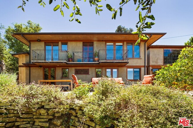 Building Photo - 21071 Waveview Dr