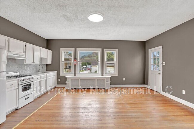 Building Photo - 44 Dover Ave