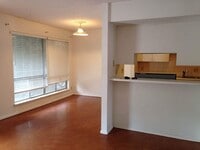 Building Photo - 2 bed/1 ba: Lady Bird Lake Condo, Short Walk to Downtown!