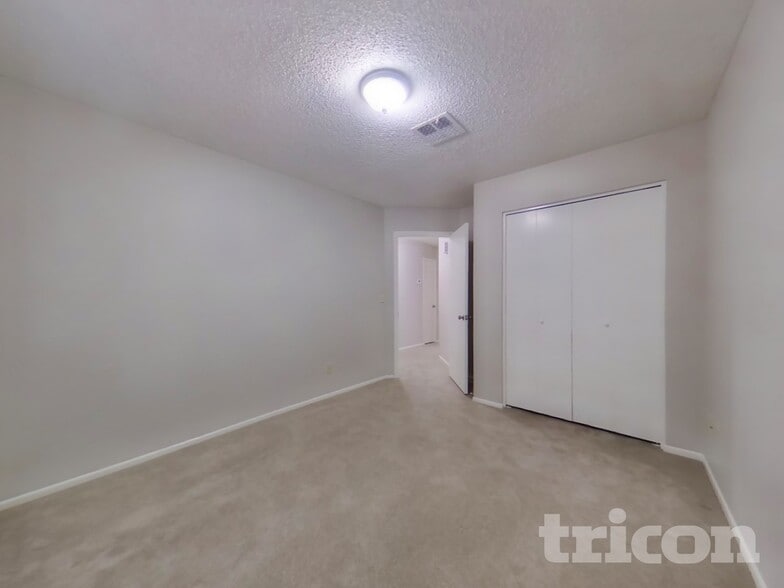 Building Photo - 9607 N 88th Dr