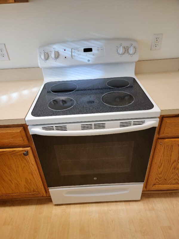 Building Photo - 815 Stoll St