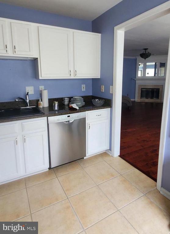 Building Photo - 8202 Catbird Cir