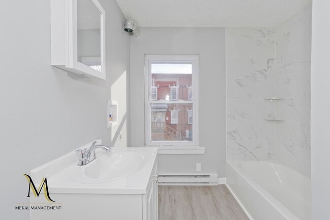 Building Photo - 129-131 Center Street