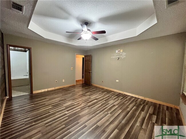 Building Photo - 233 Wild Rose Dr