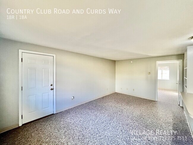 Building Photo - 671 Country Club Rd