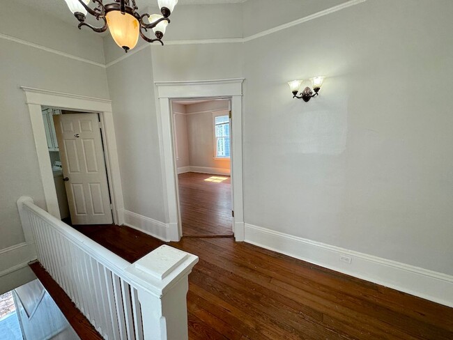 Building Photo - 3 BED | 2 BATH | PRIVATE UPSTAIRS BALCONY | STARLAND