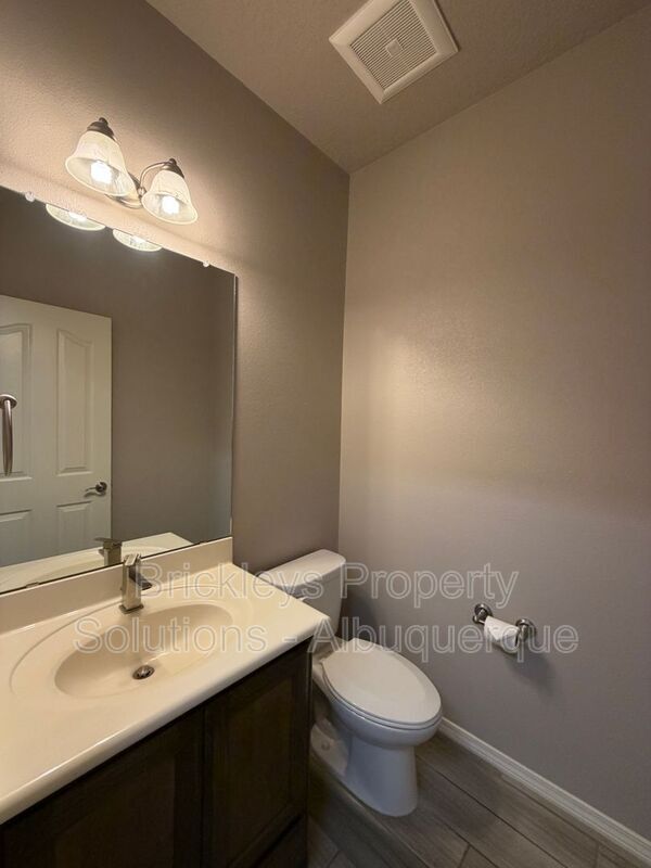 Building Photo - 7420 Tangerine Ct NE