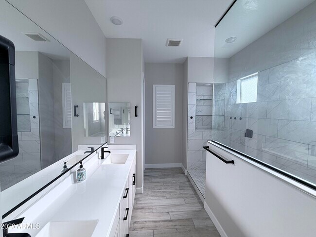 Building Photo - 4405 W Palace Sta Rd