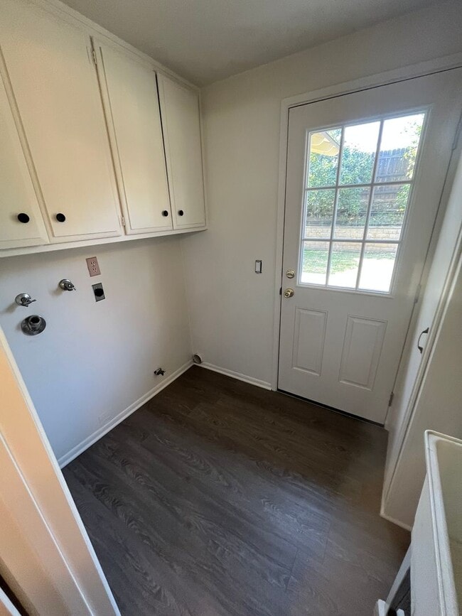 Building Photo - Single Family Home