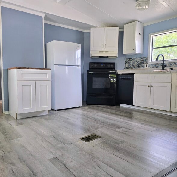Building Photo - 5080 S Barker Pt