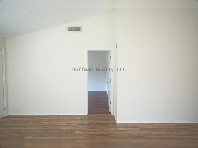 Building Photo - 2-Bed, 2-Bath Condo in Meadowood Community Temple Terrace