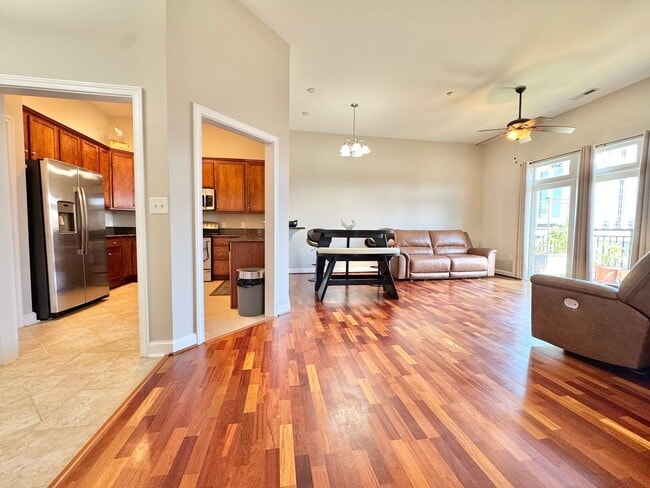 Building Photo - NEWPORT NEWS - STUNNING APARTMENT IN  THE POINT AT CITY CENTER