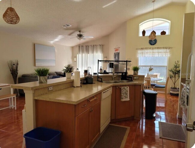 Building Photo - 913 Lake Berkley Dr