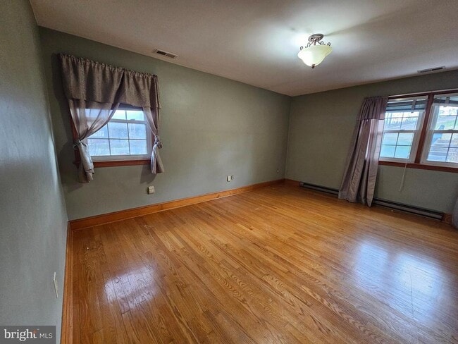 Building Photo - 615 Villa Ave