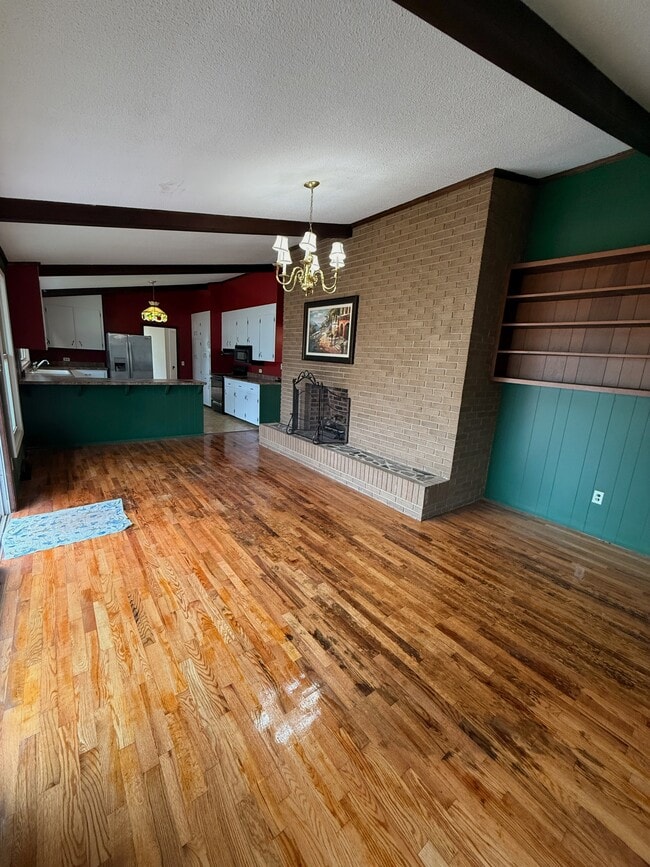 Building Photo - 104-1-501 N Main St