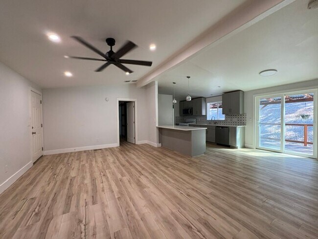 Building Photo - 2040 Upper Black Rock Rd