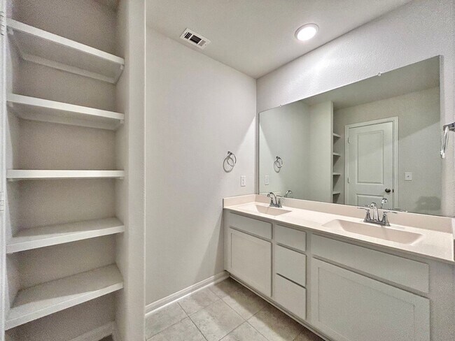 Building Photo - 208 Azalea Spgs Rd