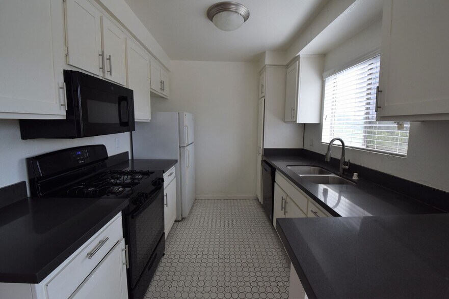 Building Photo - 4930 Whitsett Ave