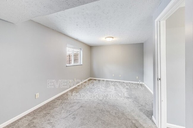 Building Photo - 226 Creekway Ct