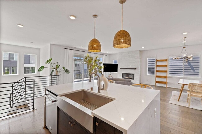 Building Photo - Modern Luxury Living in the Heart of Kirkland- Available for RENT August 15th