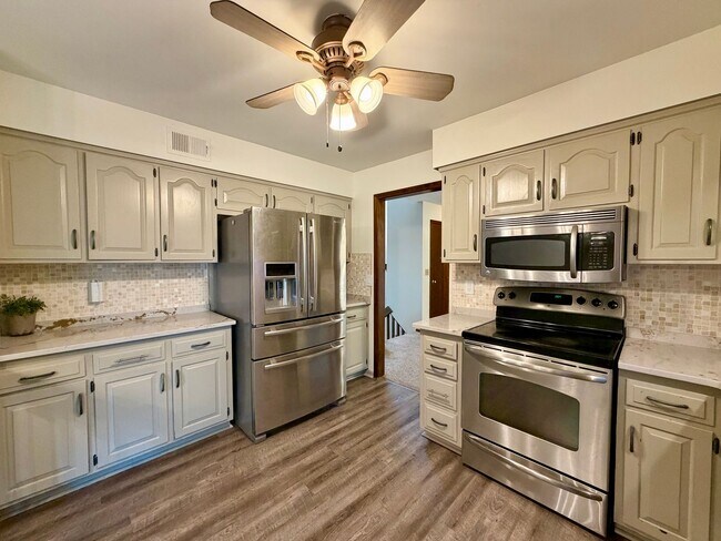 Building Photo - 8238 Parkhill Cir