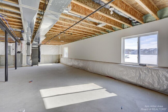 Building Photo - 9480 White Tail Dr