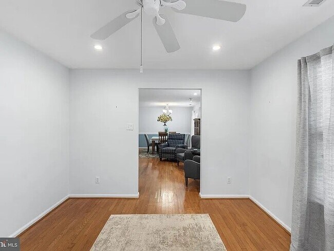 Building Photo - 64 Maple Leaf Cir